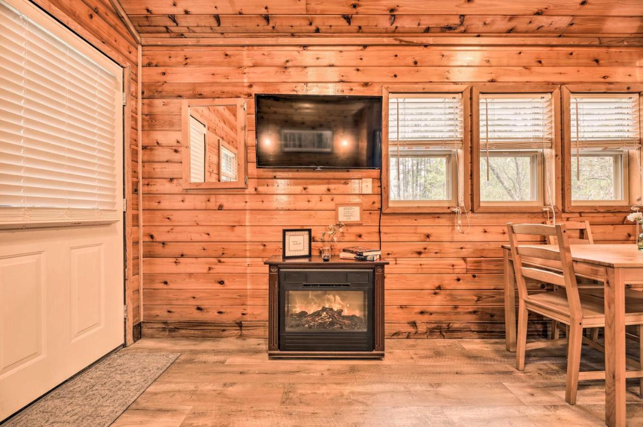 Charming New Bern Log Cabin - Pets Welcome! 외부 사진