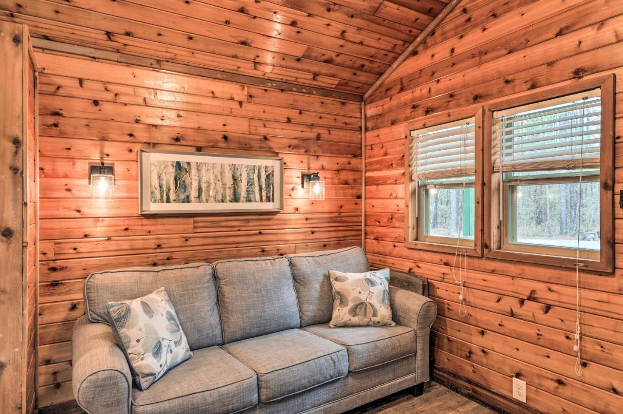 Charming New Bern Log Cabin - Pets Welcome! 외부 사진