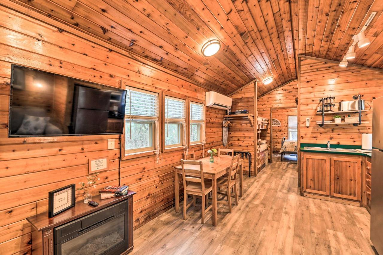 Charming New Bern Log Cabin - Pets Welcome! 외부 사진