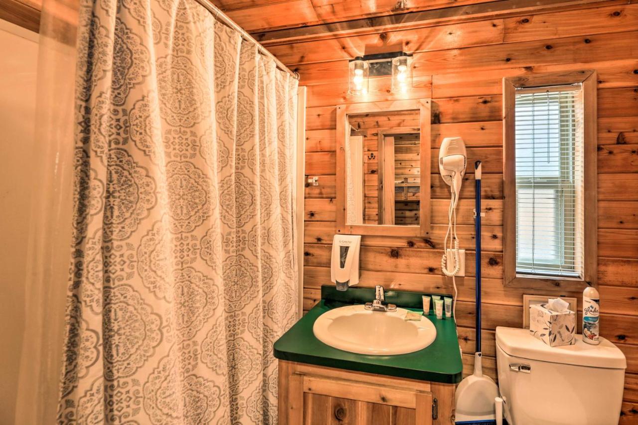 Charming New Bern Log Cabin - Pets Welcome! 외부 사진