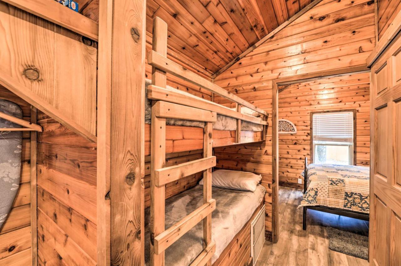 Charming New Bern Log Cabin - Pets Welcome! 외부 사진